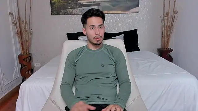 loghan fox online show from 09-11-25, 08:31