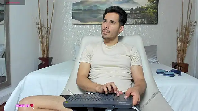 loghan fox online show from 10-02-25, 03:02