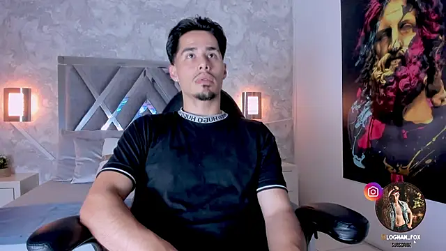 loghan fox online show from 10-31-25, 04:13