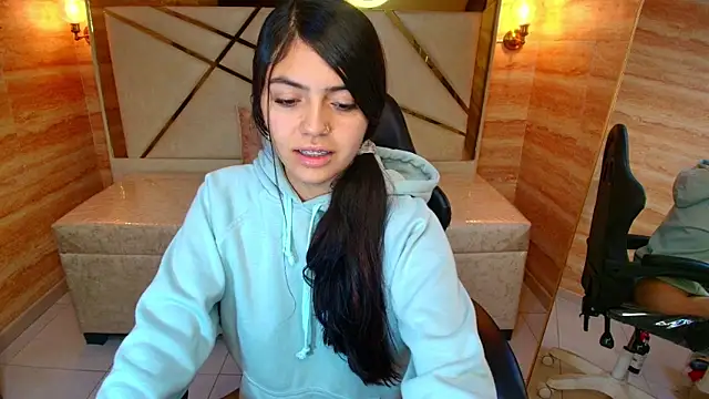 Snapshot of cami_goddess_r chatting on 11-06-25, 01:12 cami goddess r online show from 11-06-25, 01:12