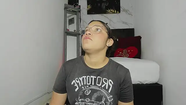 Snapshot of aly_n_sebas chatting on 10-05-25, 12:14 aly n sebas online show from 10-05-25, 12:14