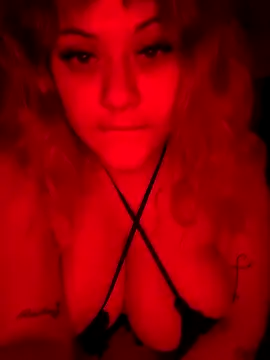 Snapshot of Dulceluz_420 chatting on 10-06-25, 04:54 Dulceluz 420 online show from 10-06-25, 04:54