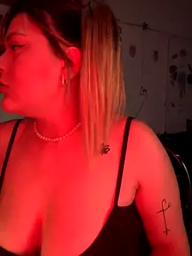 Snapshot of Dulceluz_420 chatting on 10-17-25, 06:54 Dulceluz 420 online show from 10-17-25, 06:54