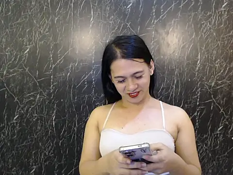 Snapshot of ur_asianpretty chatting on 04-28-26, 11:37 ur asianpretty online show from 04-28-26, 11:37