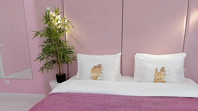 Snapshot of NoraHaynes chatting on 10-12-25, 03:05 NoraHaynes online show from 10-12-25, 03:05