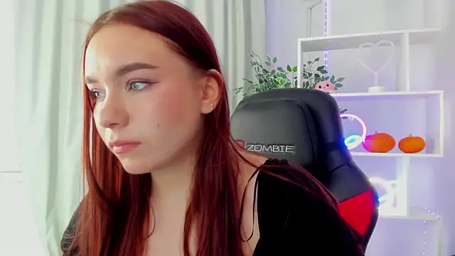 Snapshot of NoraHaynes chatting on 10-21-25, 03:07 NoraHaynes online show from 10-21-25, 03:07