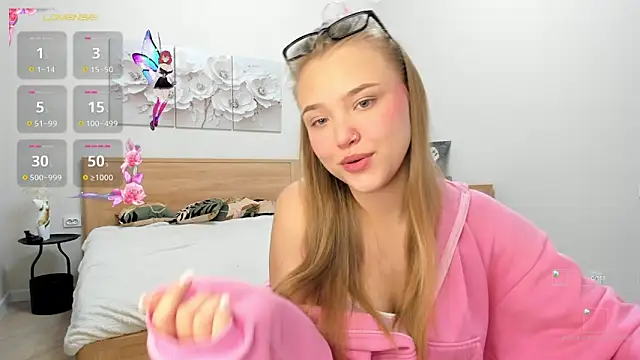 Snapshot of flooora_0 chatting on 10-10-25, 12:42 flooora 0 online show from 10-10-25, 12:42