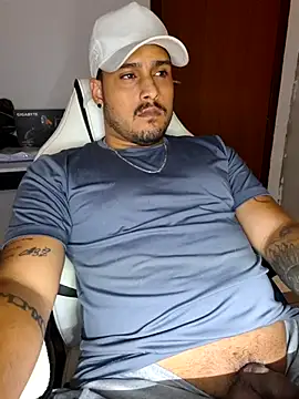 Snapshot of Mineirinhoot chatting on 12-18-25, 03:45 Mineirinhoot online show from 12-18-25, 03:45