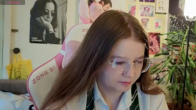 Snapshot of Sienna-Cow chatting on 10-23-25, 12:26 Sienna-Cow online show from 10-23-25, 12:26