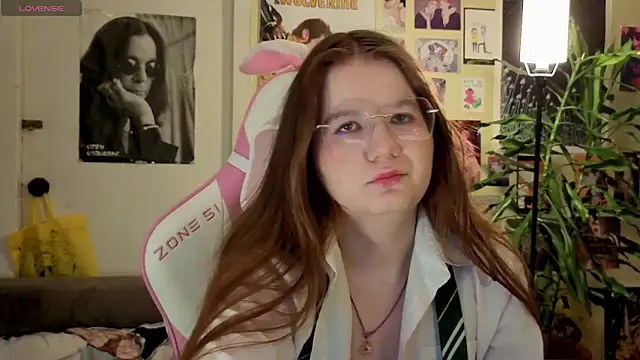 Snapshot of Sienna-Cow chatting on 10-24-25, 12:56 Sienna-Cow online show from 10-24-25, 12:56