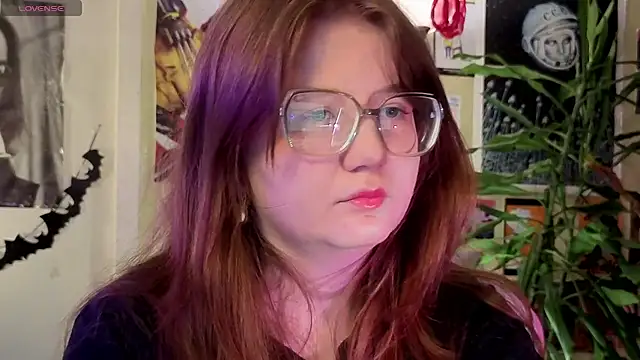 Snapshot of Sienna-Cow chatting on 12-02-25, 11:04 Sienna-Cow online show from 12-02-25, 11:04