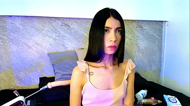 Snapshot of Dixie_grey1 chatting on 10-22-25, 02:17 Dixie grey1 online show from 10-22-25, 02:17