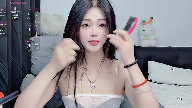 Snapshot of CeeKie chatting on 10-28-25, 02:37 CeeKie online show from 10-28-25, 02:37