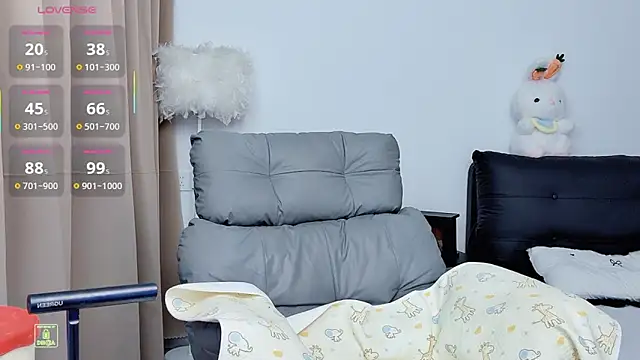 Snapshot of CeeKie chatting on 11-20-25, 12:22 CeeKie online show from 11-20-25, 12:22