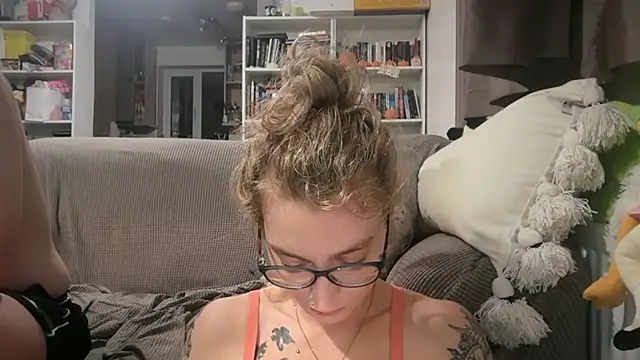 Snapshot of harleyblair chatting on 06-24-26, 10:20 harleyblair online show from 06-24-26, 10:20
