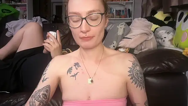 Snapshot of harleyblair chatting on 07-16-26, 10:05 harleyblair online show from 07-16-26, 10:05