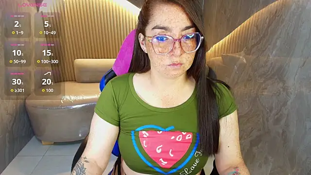 Snapshot of mariehw_r chatting on 10-12-25, 12:48 mariehw r online show from 10-12-25, 12:48