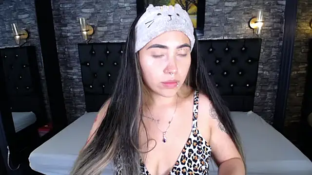 Snapshot of _ManuVeelez chatting on 10-29-25, 04:37 ManuVeelez online show from 10-29-25, 04:37