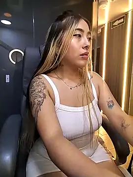 Snapshot of _ManuVeelez chatting on 12-14-25, 04:01 ManuVeelez online show from 12-14-25, 04:01