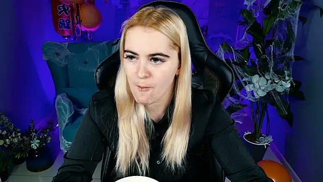 Stef Nicks online show from 10-26-25, 05:13