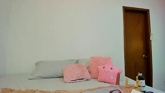 MiiaLane online show from 09-17-25, 02:19