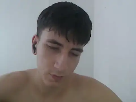 Snapshot of younewmaster chatting on 02-17-26, 08:37 younewmaster online show from 02-17-26, 08:37