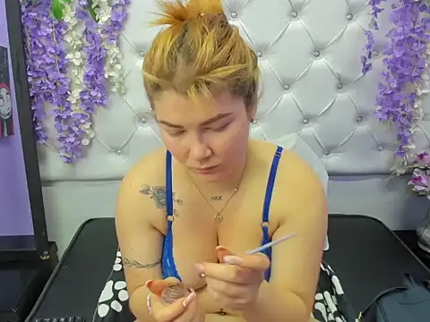 JuliettaRousse69 online show from 09-24-25, 01:03