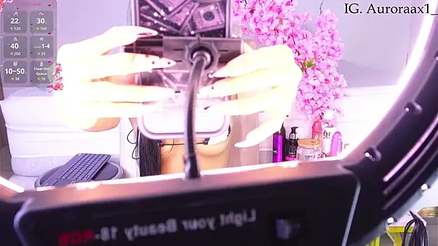 Snapshot of Auroraa_x1 chatting on 11-08-25, 12:44 Auroraa x1 online show from 11-08-25, 12:44