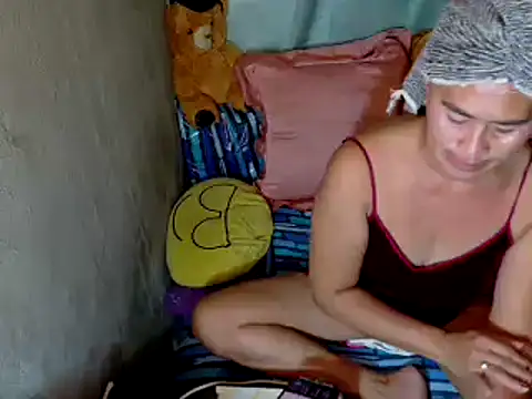 Snapshot of xxloveheart chatting on 10-20-25, 04:46 xxloveheart online show from 10-20-25, 04:46