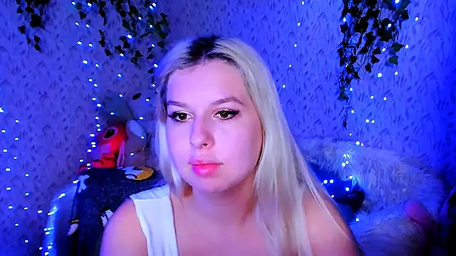 Snapshot of ChloeRicc chatting on 11-11-25, 08:09 ChloeRicc online show from 11-11-25, 08:09