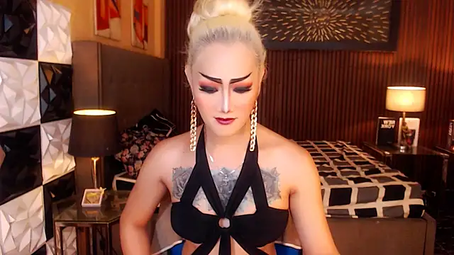 Snapshot of HorseCockDivine chatting on 02-18-26, 05:53 HorseCockDivine online show from 02-18-26, 05:53