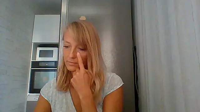 Snapshot of Vexxaa chatting on 09-13-25, 01:11 Vexxaa online show from 09-13-25, 01:11