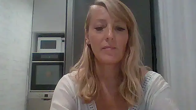 Snapshot of Vexxaa chatting on 10-04-25, 04:16 Vexxaa online show from 10-04-25, 04:16