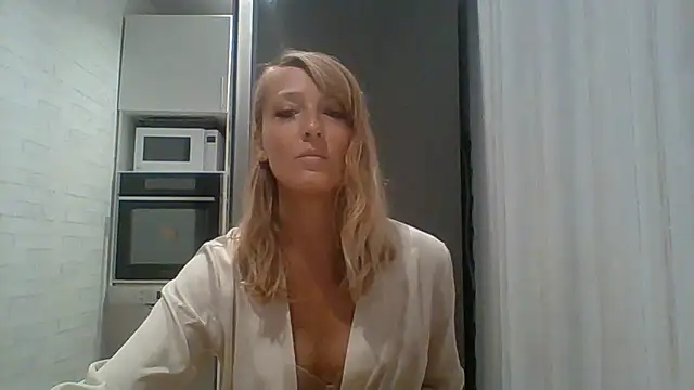 Snapshot of Vexxaa chatting on 10-10-25, 07:13 Vexxaa online show from 10-10-25, 07:13