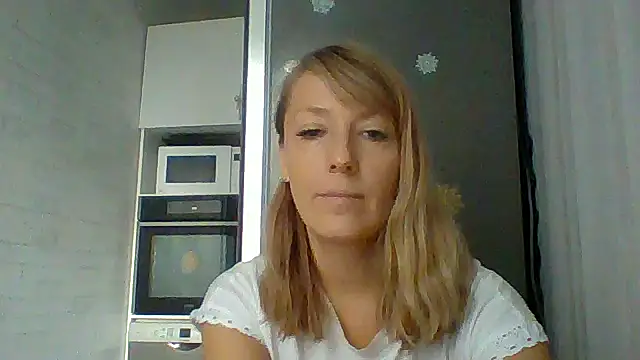 Snapshot of Vexxaa chatting on 12-14-25, 12:43 Vexxaa online show from 12-14-25, 12:43