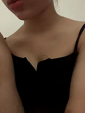 Nguyenha11 online show from 10-06-25, 08:23