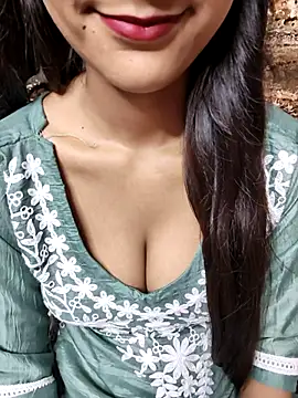 Snapshot of Indian-Aleena chatting on 10-12-25, 04:50 Indian-Aleena online show from 10-12-25, 04:50