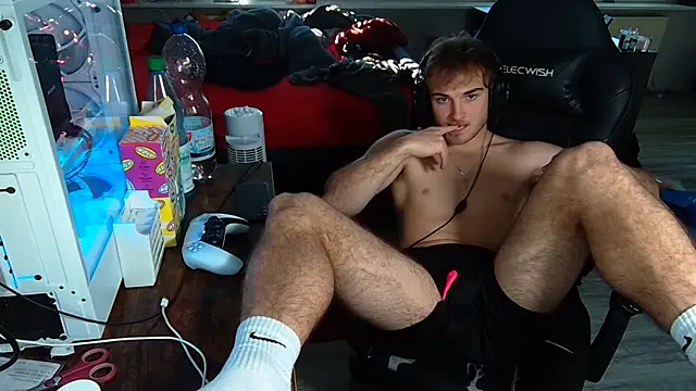 Snapshot of Rudi2007Eye chatting on 09-29-25, 02:55 Rudi2007Eye online show from 09-29-25, 02:55