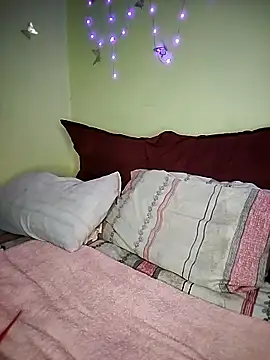 Seductive Yellow Titties online show from 02-19-26, 06:20