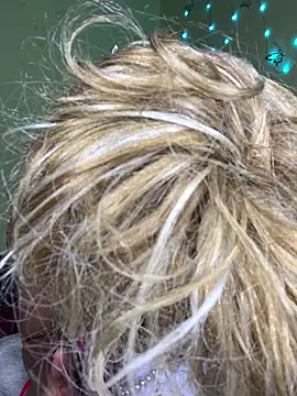 Seductive Yellow Titties online show from 03-31-26, 11:27