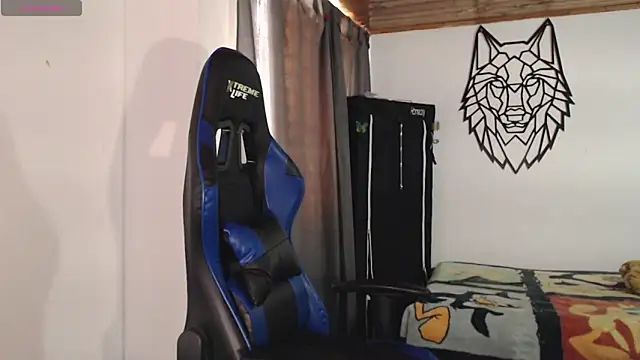 Snapshot of Sweet-Cris chatting on 11-20-25, 05:12 Sweet-Cris online show from 11-20-25, 05:12