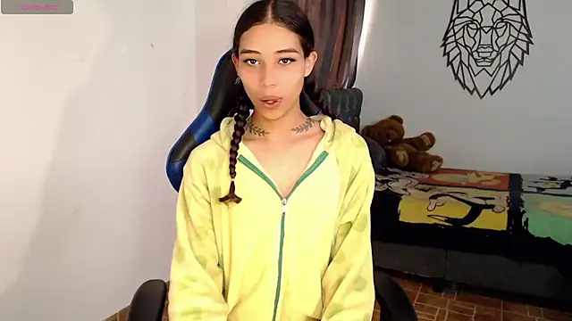 Snapshot of Sweet-Cris chatting on 11-28-25, 12:52 Sweet-Cris online show from 11-28-25, 12:52