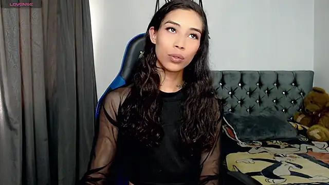 Snapshot of Sweet-Cris chatting on 12-16-25, 07:08 Sweet-Cris online show from 12-16-25, 07:08