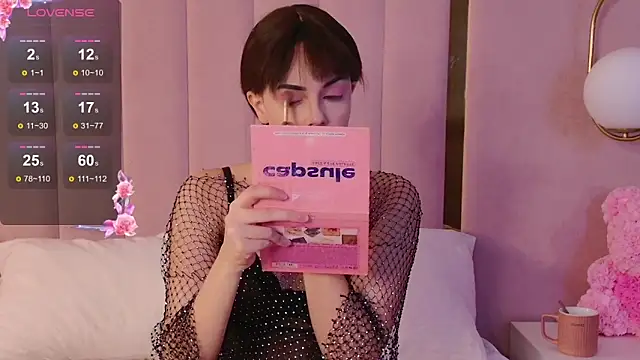 Snapshot of Miranda_Kerry chatting on 12-14-25, 06:30 Miranda Kerry online show from 12-14-25, 06:30