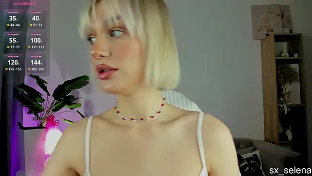 Ice Strawberry online show from 04-05-26, 03:04