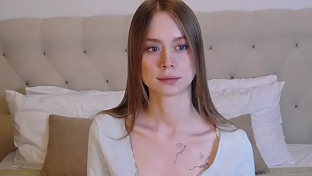 Snapshot of KarolinaConner chatting on 11-25-25, 04:12 KarolinaConner online show from 11-25-25, 04:12