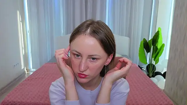 LuluChiiii online show from 11-14-25, 10:47