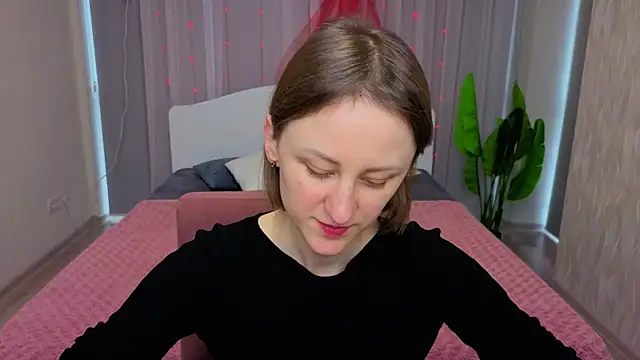 LuluChiiii online show from 12-21-25, 12:12