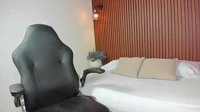 Snapshot of luccia_smith chatting on 09-12-25, 12:38 luccia smith online show from 09-12-25, 12:38