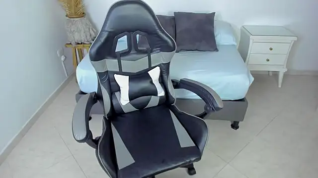 Snapshot of luccia_smith chatting on 10-02-25, 12:34 luccia smith online show from 10-02-25, 12:34